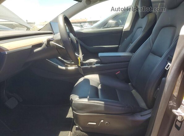 5YJYGDEE2MF090740 2021 TESLA MODEL Gray Widok wnętrza z przodu