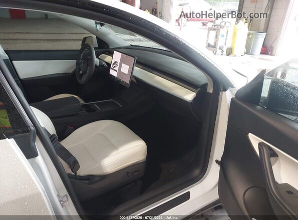 5YJYGDEE2MF201321 2021 TESLA MODEL Y Белый Вид салона спереди