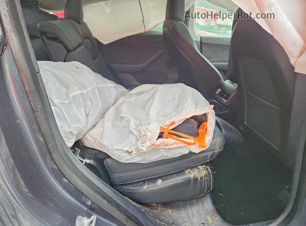 5YJYGDEE3LF006844 2020 TESLA MODEL Gray Widok wnętrza z tyłu