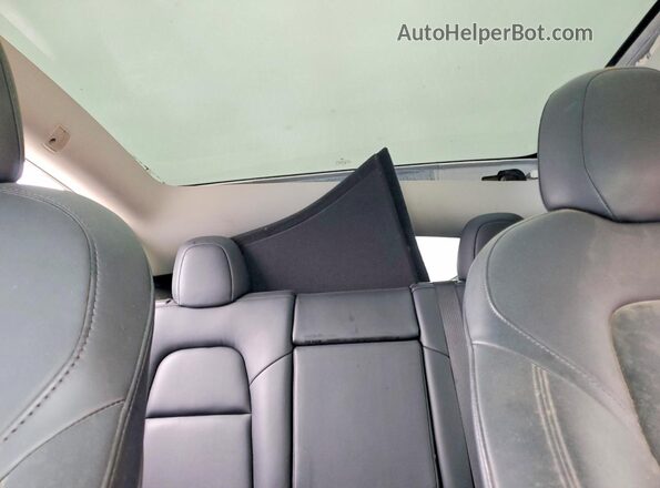 5YJYGDEE3LF017097 2020 TESLA MODEL White Rear seats view