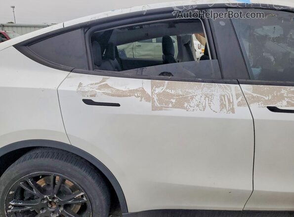 5YJYGDEE3LF017097 2020 TESLA MODEL White Rear interior view