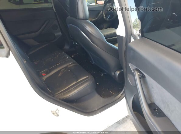 5YJYGDEE3LF058197 2020 TESLA MODEL Y White VIN კოდის სტიკერის ხედი