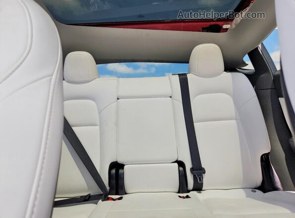 5YJYGDEE5LF023077 2020 TESLA MODEL Red Widok tylnych siedzeń
