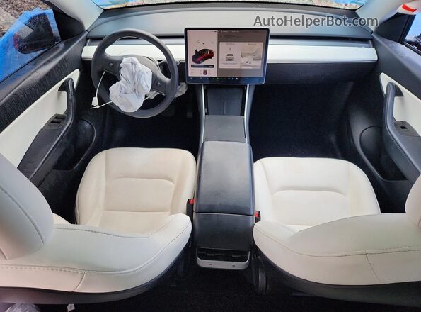 5YJYGDEE5LF023077 2020 TESLA MODEL Red Widok deski rozdzielczej