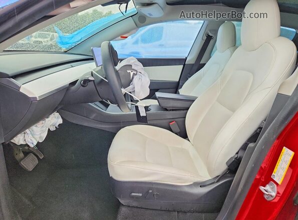 5YJYGDEE5LF023077 2020 TESLA MODEL Red Widok wnętrza z przodu