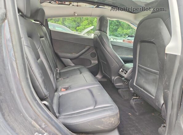 5YJYGDEE6MF084715 2021 TESLA MODEL Gray Widok tylnych siedzeń