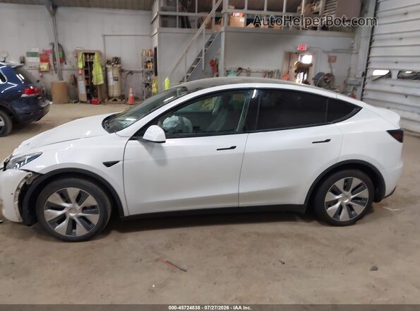 5YJYGDEE7LF017054 2020 TESLA MODEL Y White 360 interior view