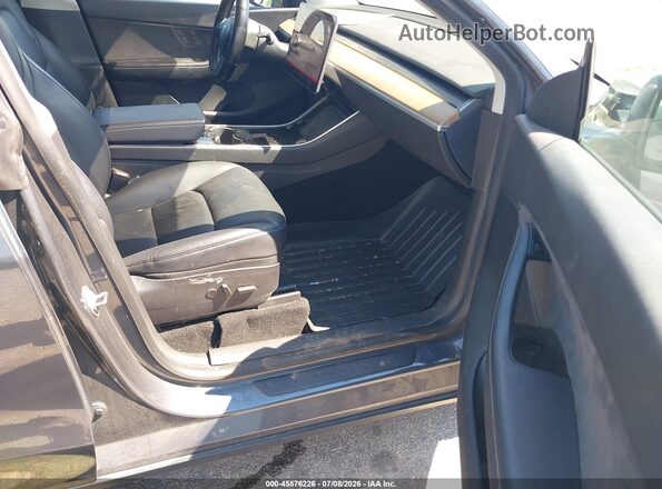 5YJYGDEE8MF105063 2021 TESLA MODEL Y Gray Սալոնի դիմացի տեսք