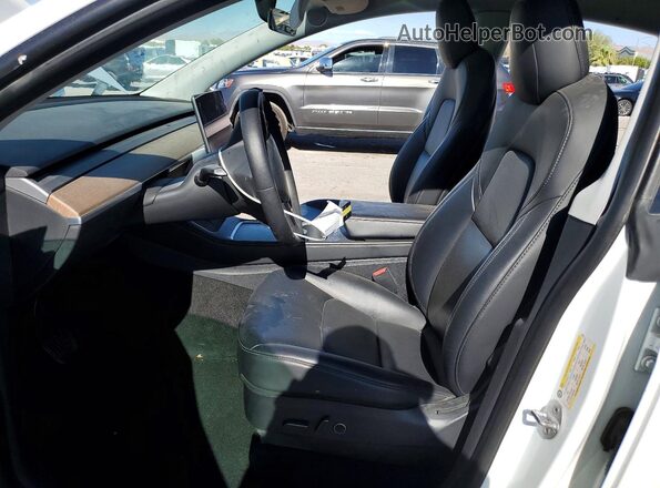 5YJYGDEE9MF160332 2021 TESLA MODEL White Front interior view
