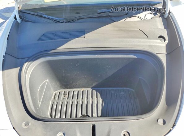 5YJYGDEE9MF160332 2021 TESLA MODEL White Rear interior view