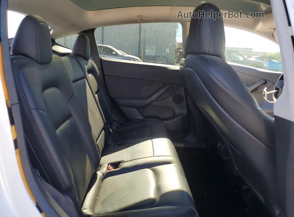 5YJYGDEE9MF160332 2021 TESLA MODEL White Rear seats view