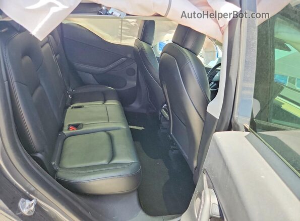 5YJYGDEF5MF264664 2021 TESLA MODEL Gray Widok tylnych siedzeń