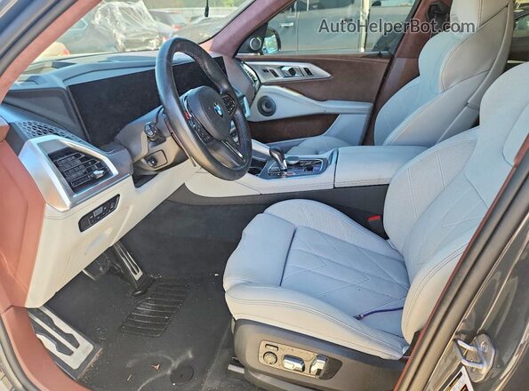 5YM23CS03P9R79038 2023 BMW XM Серый Вид салона спереди
