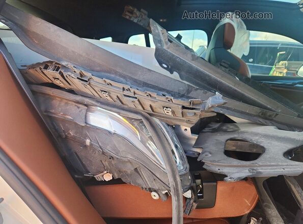 5YMUJ0C00M9F50093 2021 BMW X4 White Вид задньої частини салону