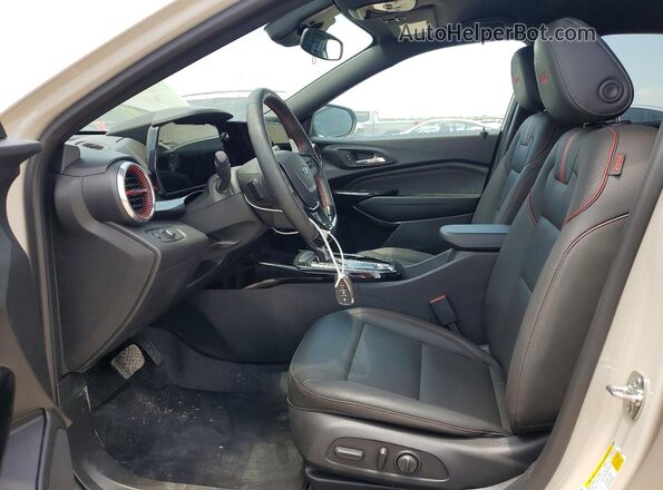 KL77LJEP2TC034104 2026 CHEVROLET TRAX Cream Вид панелі приладів