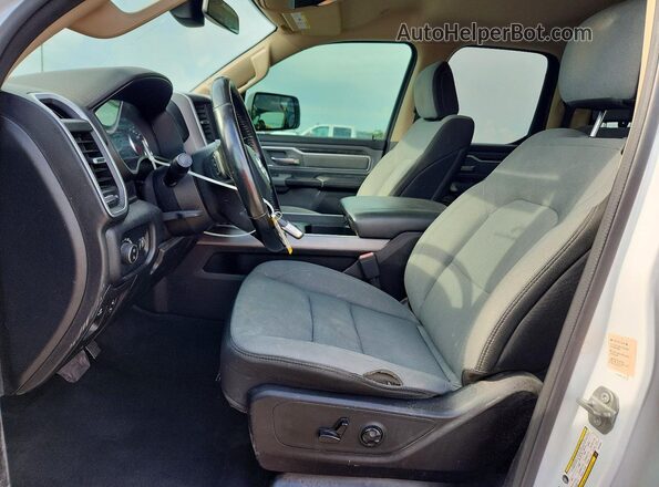 1C6RREBT7LN274876 2020 RAM 1500 White Вид панелі приладів