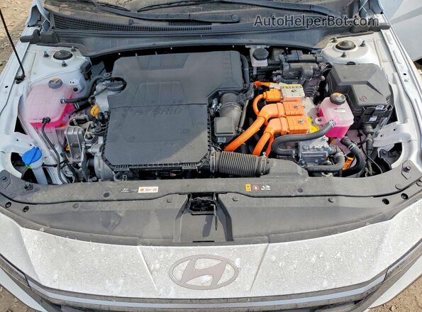 KMHLM4DJ2SU166684 2025 HYUNDAI ELANTRA White Շարժիչի բաժամունքի տեսք