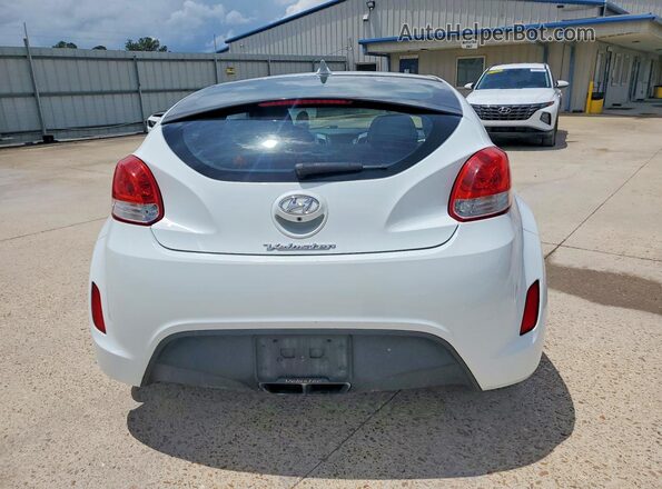 KMHTC6AD7GU258748 2016 HYUNDAI VELOSTER White Front interior view