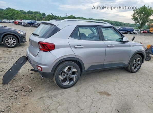 KMHRC8A33SU391674 2025 HYUNDAI VENUE Серебряный Передняя правая четверть
