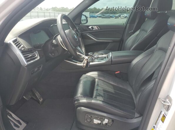 5UXCR4C04LLT19991 2020 BMW X5 White Widok deski rozdzielczej