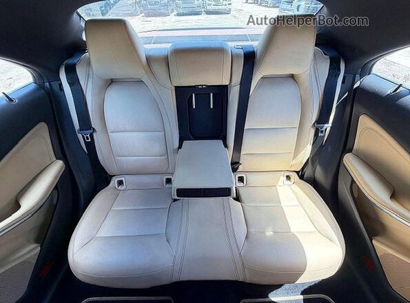 WDDSJ4EB0JN570193 2018 MERCEDES-BENZ CLA-CLASS White Vista interior trasera