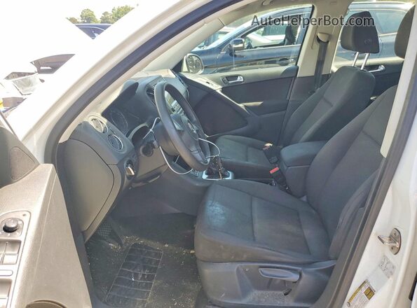 WVGBV7AX1HK052702 2017 VOLKSWAGEN TIGUAN White Вид панелі приладів