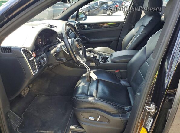 WP1AA2AY6KDA01097 2019 PORSCHE CAYENNE Black Առջևի վահանակի տեսք