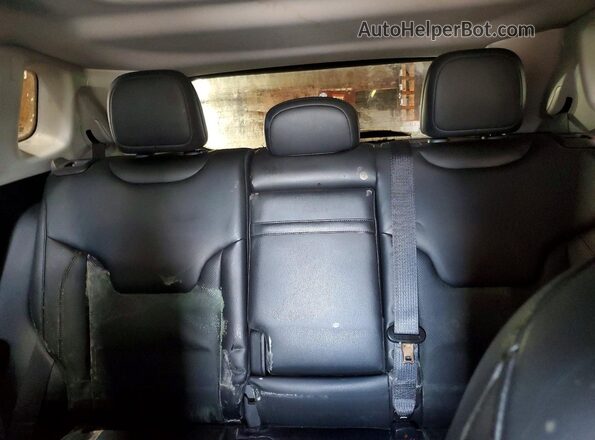 3C4NJDCB8JT245480 2018 JEEP COMPASS Silver Widok wnętrza z tyłu
