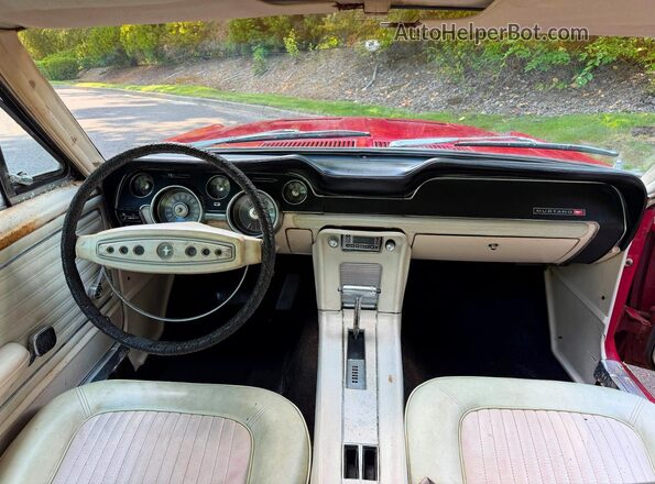 8R01C104290 1968 FORD MUSTANG Red Vista de los asientos traseros
