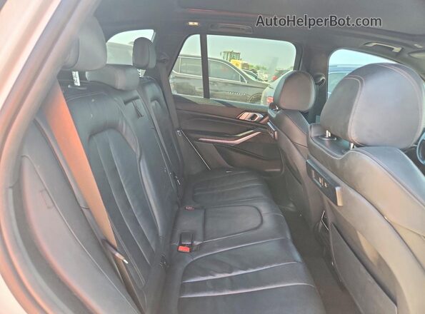 5UXCR6C5XKLL05633 2019 BMW X5 White Vista interior trasera