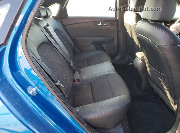 3KPF54AD5PE661576 2023 KIA FORTE Синий Вид задней части салона