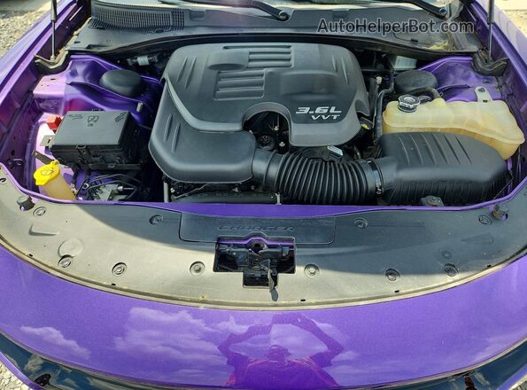 2C3CDXBG7JH284717 2018 DODGE CHARGER Purple Vista del compartimento del motor