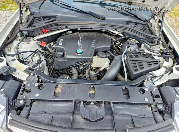 5UXWX9C36H0W71747 2017 BMW X3 White Vista del compartimento del motor