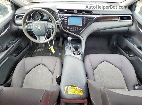 4T1B11HK6JU075468 2018 TOYOTA CAMRY Silver Սարքավորումների վահանակի տեսք