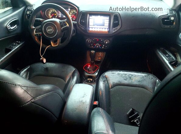 3C4NJDDB3JT441843 2018 JEEP COMPASS Silver Widok zestawu wskaźników