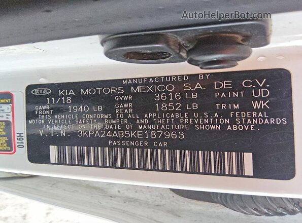 3KPA24AB5KE187963 2019 KIA RIO White Widok komory silnika