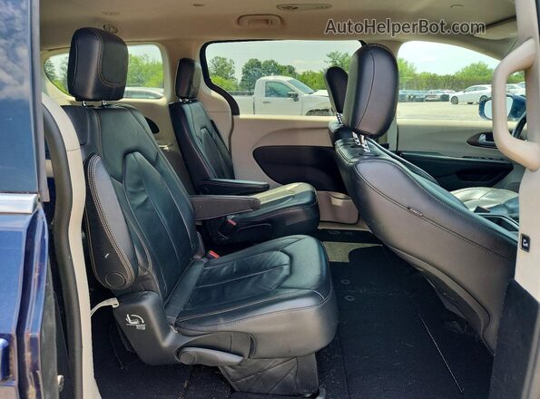 2C4RC1BG6HR523166 2017 CHRYSLER PACIFICA Blue Widok komory silnika