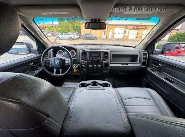 1C6RR6FG2JS272406 2018 RAM 1500 Red Вид панелі приладів