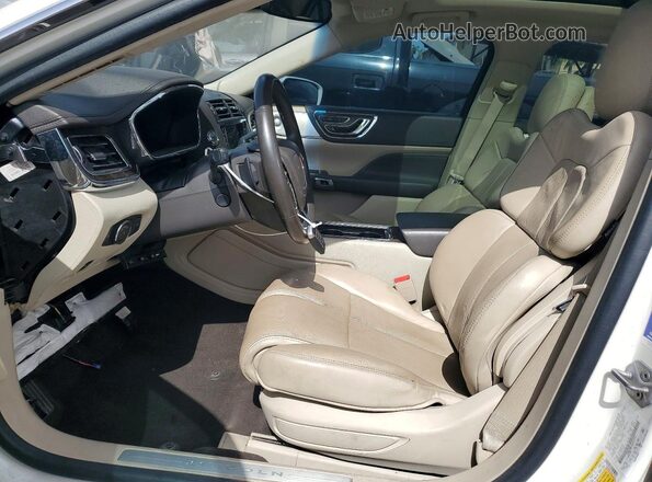 1LN6L9NC4J5617751 2018 LINCOLN CONTINENTA White Вид панелі приладів