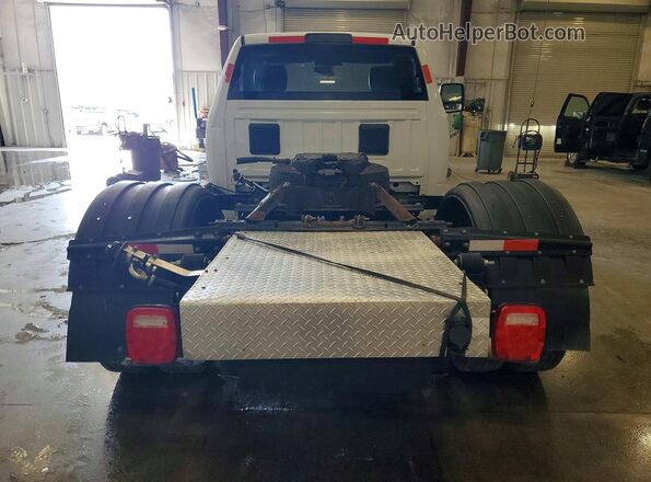 3C7WRSAL4PG526600 2023 RAM 3500 White Front interior view