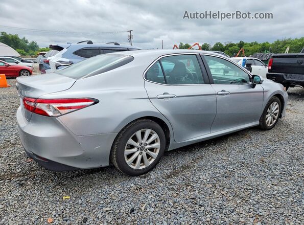 4T1B11HK6JU075468 2018 TOYOTA CAMRY Silver Առջևի աջ