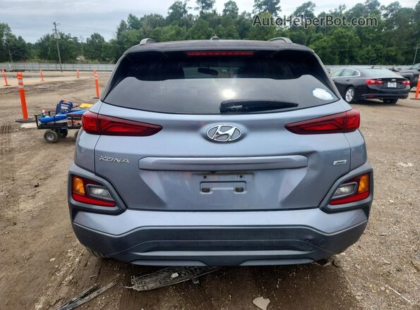 KM8K2CAA0JU143788 2018 HYUNDAI KONA Серебряный Вид салона спереди