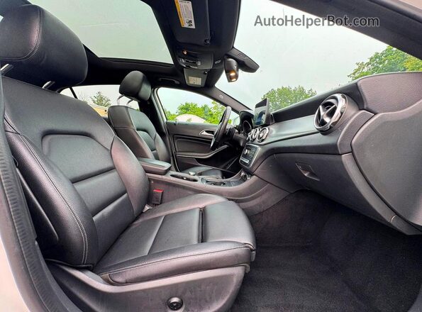 WDCTG4EB1KU004669 2019 MERCEDES-BENZ GLA White Vista frontal