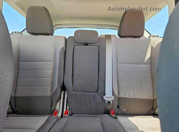1FMCU9G9XGUB98336 2016 FORD ESCAPE Silver Vista de los asientos traseros