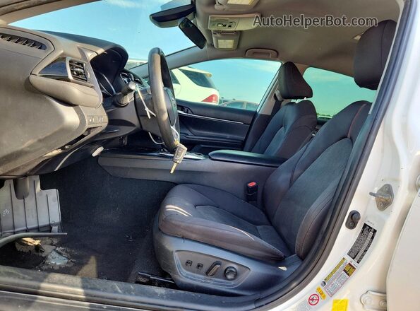 4T1B11HK5KU243019 2019 TOYOTA CAMRY White Dashboard view