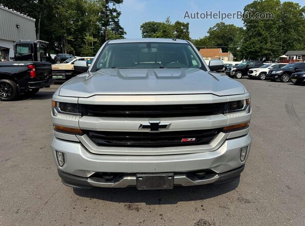 1GCVKREC3JZ373599 2018 CHEVROLET SILVERADO Серебряный Вид сзади