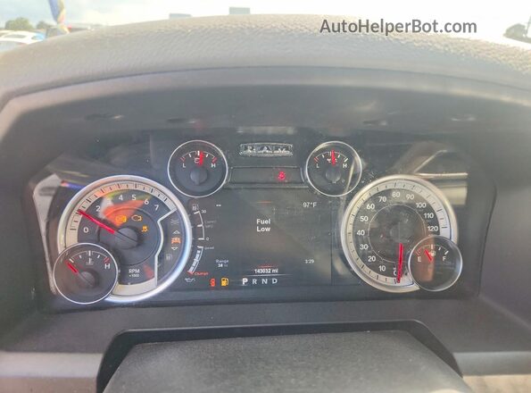 1C6RR6LT9JS275286 2018 RAM 1500 Черный Вид задних сидений