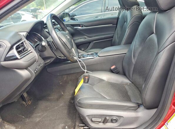 4T1B61HK9JU567316 2018 TOYOTA CAMRY Красный Вид панели приборов