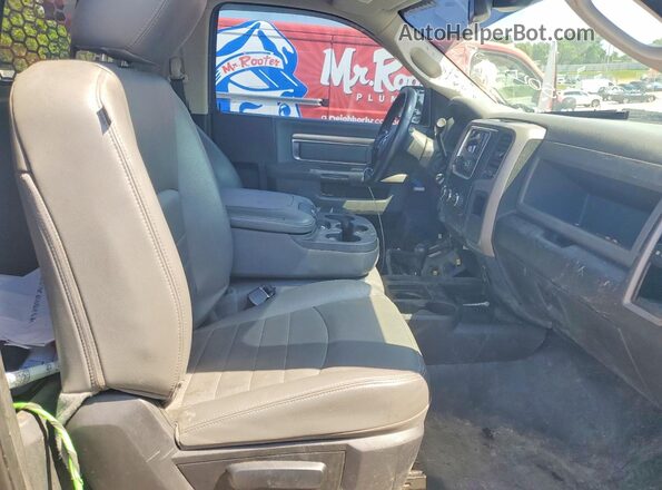 3C6MR5AJ5JG113197 2018 RAM 2500 Серый Вид задней части салона