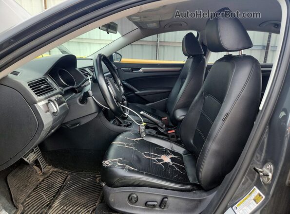1VWDT7A34HC072174 2017 VOLKSWAGEN PASSAT Gray Вид панелі приладів